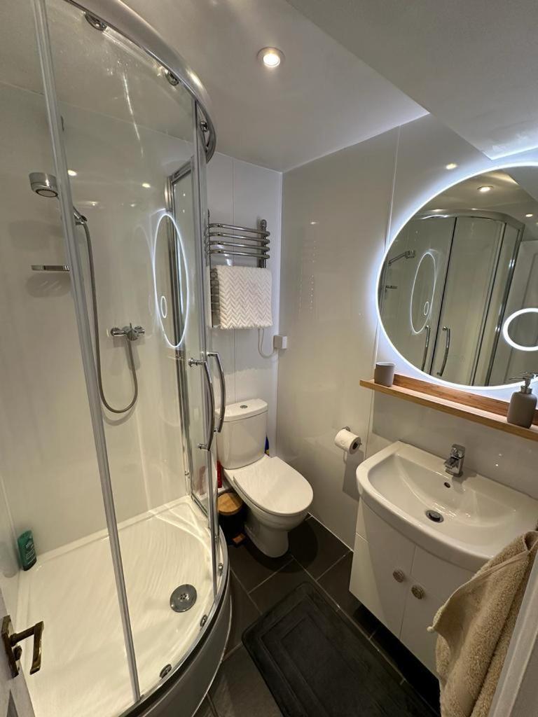 Town Centre Apartment With Hot Tub 切尔滕纳姆 外观 照片