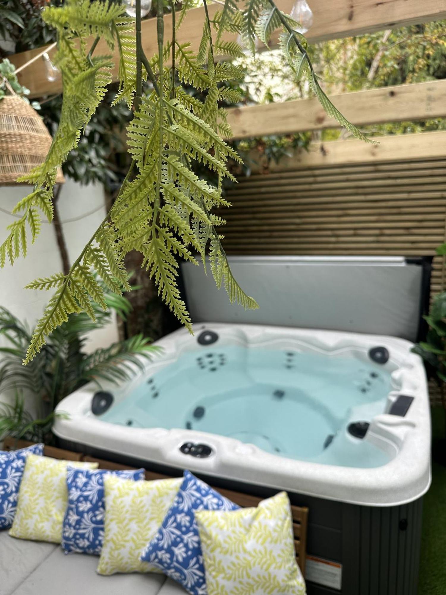 Town Centre Apartment With Hot Tub 切尔滕纳姆 外观 照片