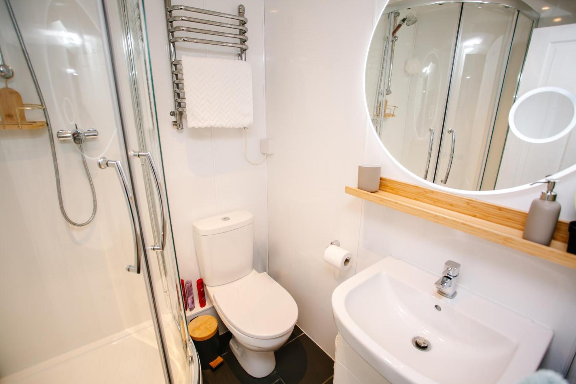 Town Centre Apartment With Hot Tub 切尔滕纳姆 外观 照片